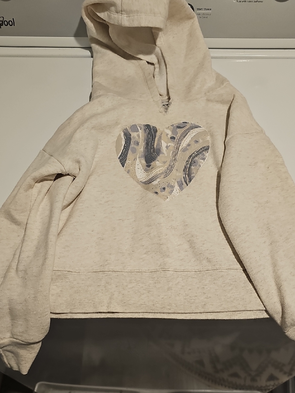 Cream Heart-Accent Hoodie Sweater - Girls